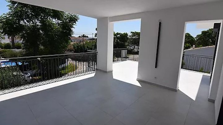 Villa de lujo con licencia turística en una ubicación privilegiada de Empuriabrava