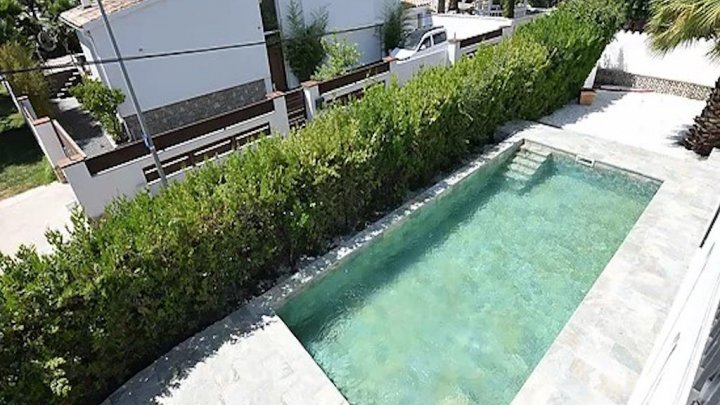 Villa de lujo con licencia turística en una ubicación privilegiada de Empuriabrava