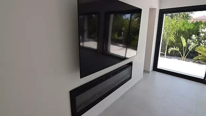 Villa de lujo con licencia turística en una ubicación privilegiada de Empuriabrava