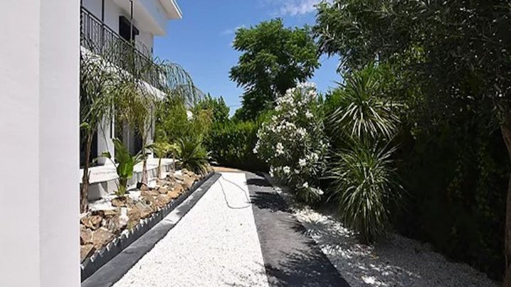 Villa de lujo con licencia turística en una ubicación privilegiada de Empuriabrava