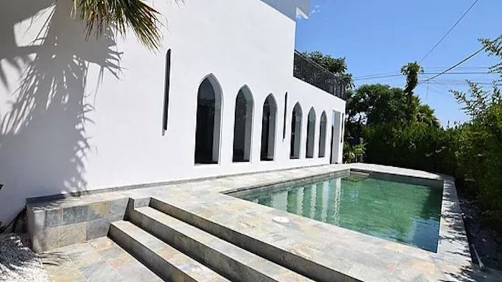 Villa de lujo con licencia turística en una ubicación privilegiada de Empuriabrava
