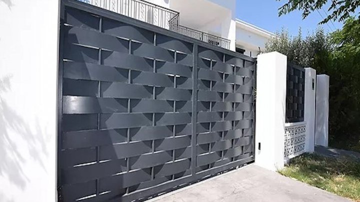Villa de lujo con licencia turística en una ubicación privilegiada de Empuriabrava