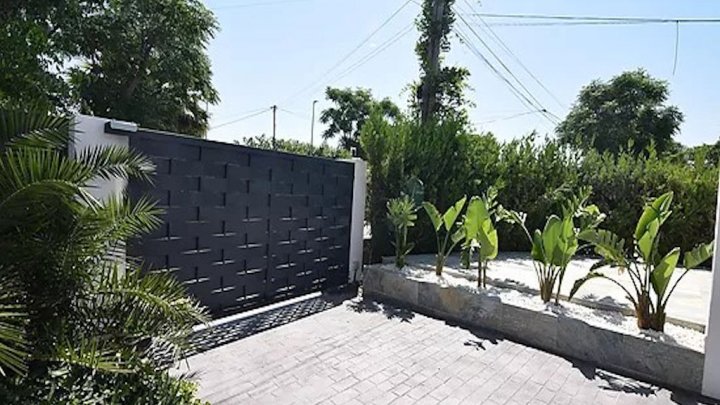 Villa de lujo con licencia turística en una ubicación privilegiada de Empuriabrava