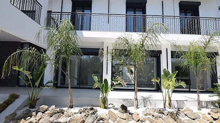 Villa de lujo con licencia turística en una ubicación privilegiada de Empuriabrava