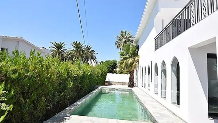Villa de lujo con licencia turística en una ubicación privilegiada de Empuriabrava