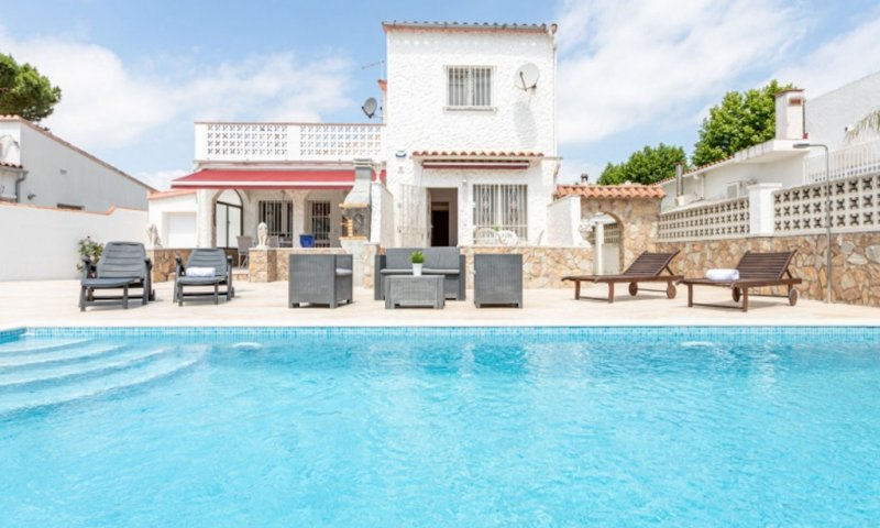 Espagne Empuriabrava villa de 4 chambres avec piscine privée à vendre