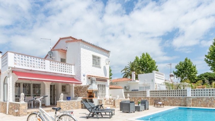 Espagne Empuriabrava villa de 4 chambres avec piscine privée à vendre