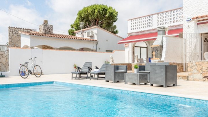 Espagne Empuriabrava villa de 4 chambres avec piscine privée à vendre