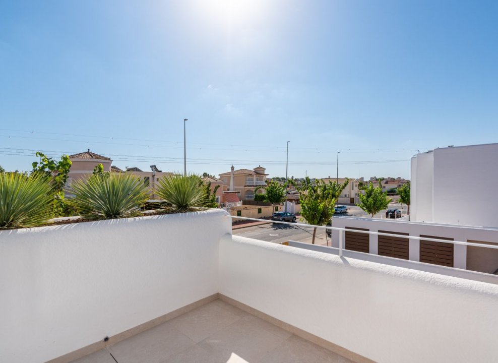Neubau Villen ca. 15 Minuten vom Strand an der Costa Blanca zu verkaufen