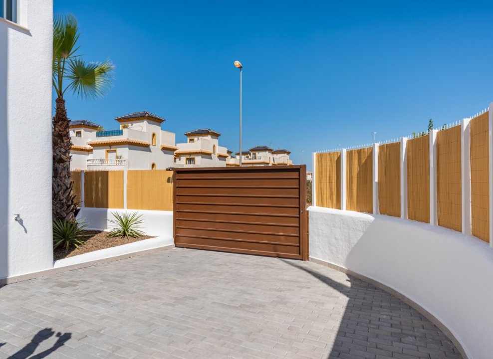 Neubau Villen ca. 15 Minuten vom Strand an der Costa Blanca zu verkaufen
