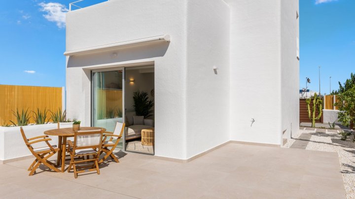 Villas neuves à vendre à environ 15 minutes de la plage à Guardamar, sur la Costa Blanca.