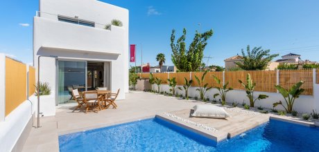 Neubau Villen ca. 15 Minuten vom Strand an der Costa Blanca zu verkaufen
