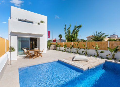 Neubau Villen ca. 15 Minuten vom Strand an der Costa Blanca zu verkaufen