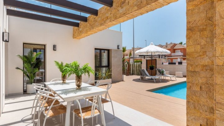 Moderne Neubauvillen in Torremolinos – stilvolles Wohnen an der Costa del Sol