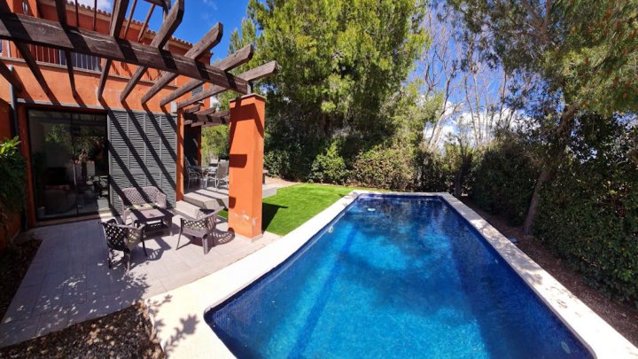 Ihr perfektes Zuhause in Miami Playa an der Costa Dorada – Villen, Bungalows und Ferienwohnungen