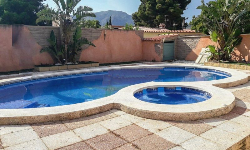 Casa de vacaciones en Miami Playa, en la Costa Dorada, con piscina privada