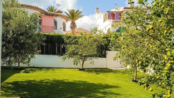 Casa de vacaciones en Miami Playa, en la Costa Dorada, con piscina privada