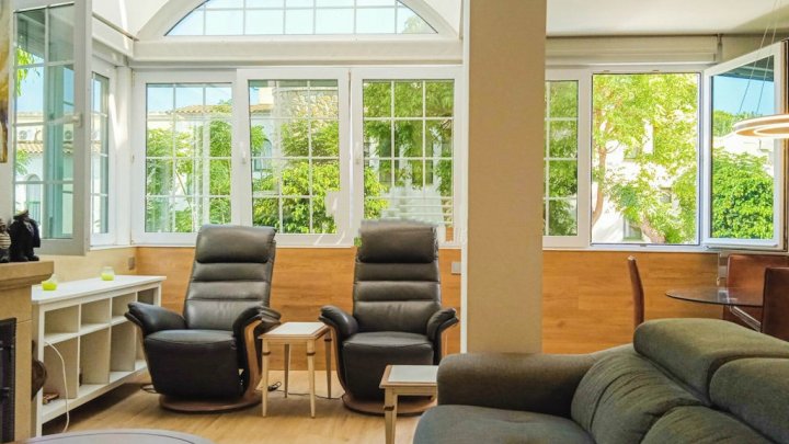 Casa de vacaciones en Miami Playa, en la Costa Dorada, con piscina privada