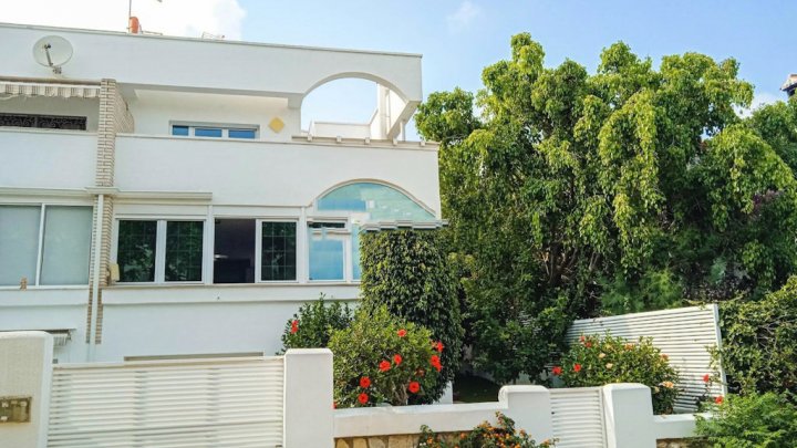 Casa de vacaciones en Miami Playa, en la Costa Dorada, con piscina privada
