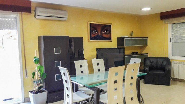 Casa de vacaciones en Miami Playa, en la Costa Dorada, con piscina privada