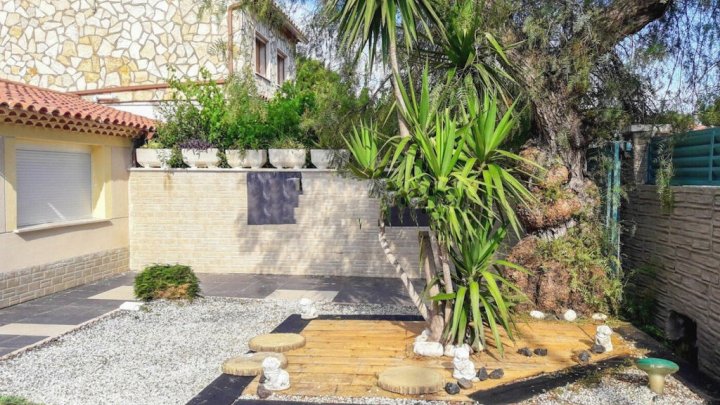 Casa de vacaciones en Miami Playa, en la Costa Dorada, con piscina privada