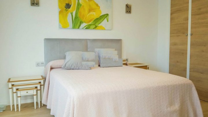 Casa de vacaciones en Miami Playa, en la Costa Dorada, con piscina privada