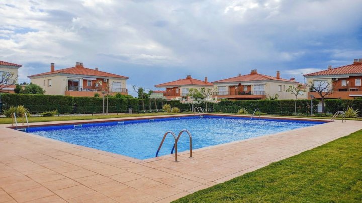 Miami Playa – Costa Dorada – Encantador apartamento en planta baja con gran jardín privado