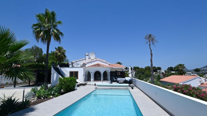Exklusives Ferienhaus mit Meerblick in Moraira – Traumimmobilie an der Costa Blanca zu verkaufen