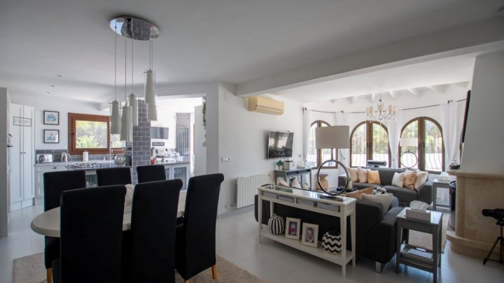 Exklusives Ferienhaus mit Meerblick in Moraira – Traumimmobilie an der Costa Blanca zu verkaufen
