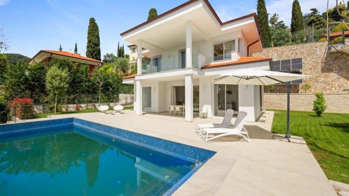 Exclusive designer villa with heated infinity pool and sea view in Bordighera