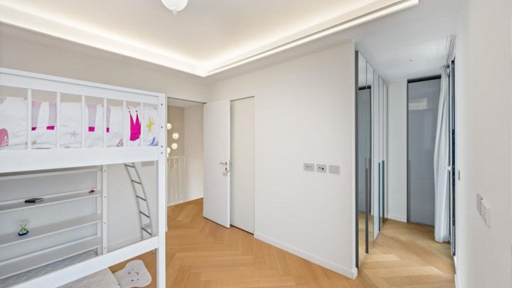 Villa de diseño exclusiva con piscina infinita climatizada y vistas al mar en Bordighera