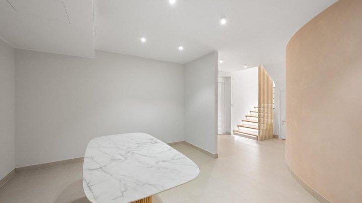 Villa de diseño exclusiva con piscina infinita climatizada y vistas al mar en Bordighera