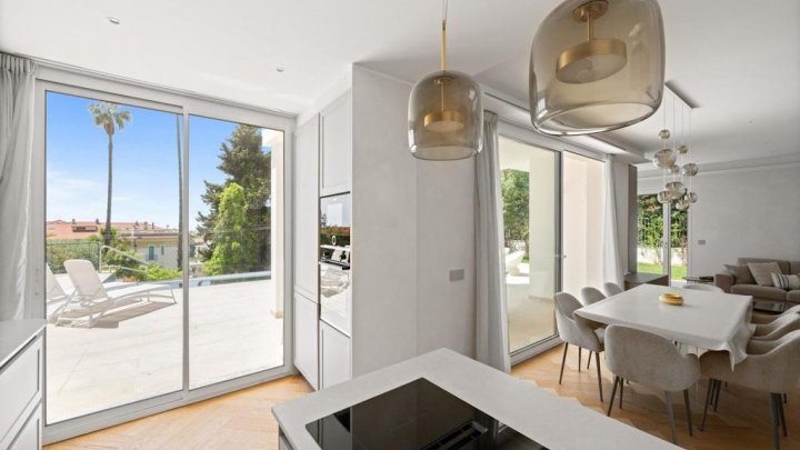 Exclusive designer villa with heated infinity pool and sea view in Bordighera