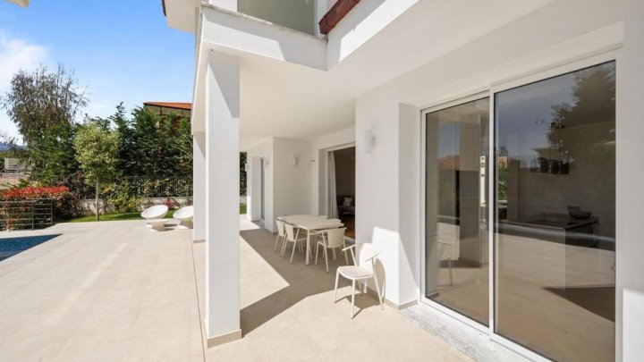 Exclusive designer villa with heated infinity pool and sea view in Bordighera