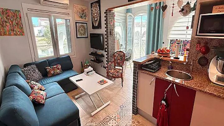 Apartamento en planta baja en Empuriabrava, Costa Brava, con acceso al canal y al jardín