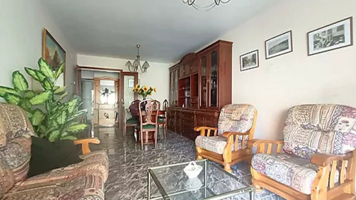 Attraktive Wohnung im Herzen von Llançà an der Costa Brava zu verkaufen