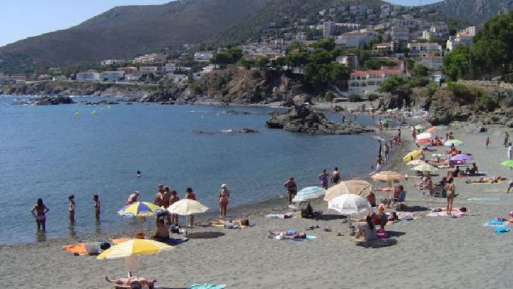 Attraktive Wohnung im Herzen von Llançà an der Costa Brava zu verkaufen