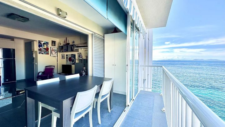 Apartamento en venta – Vista al mar y piscina – en Roses, Costa Brava
