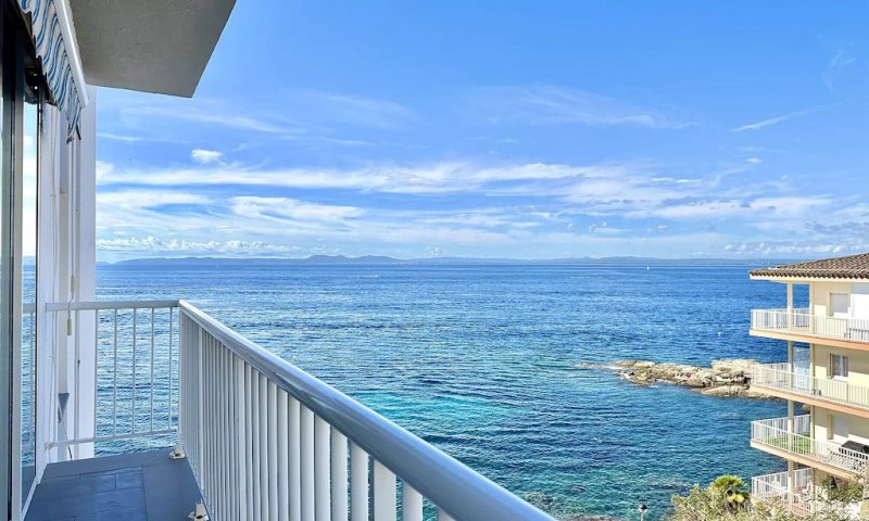 Apartamento en venta – Vista al mar y piscina – en Roses, Costa Brava