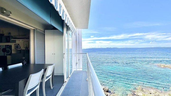 Apartamento en venta – Vista al mar y piscina – en Roses, Costa Brava