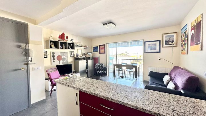 Apartamento en venta – Vista al mar y piscina – en Roses, Costa Brava