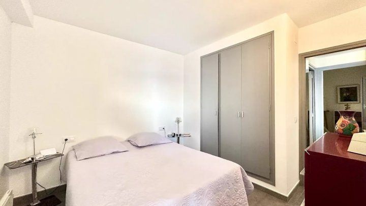 Apartamento en venta – Vista al mar y piscina – en Roses, Costa Brava