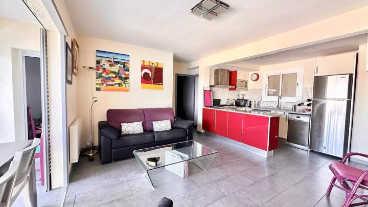 Apartamento en venta – Vista al mar y piscina – en Roses, Costa Brava