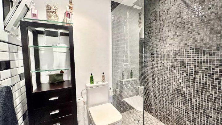 Apartamento en venta – Vista al mar y piscina – en Roses, Costa Brava