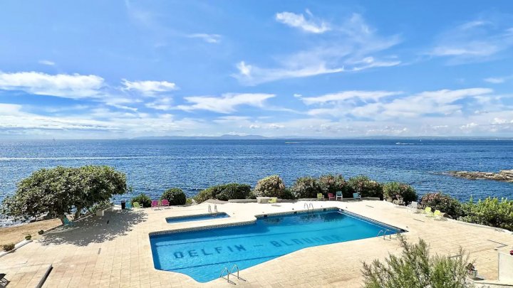 Apartamento en venta – Vista al mar y piscina – en Roses, Costa Brava