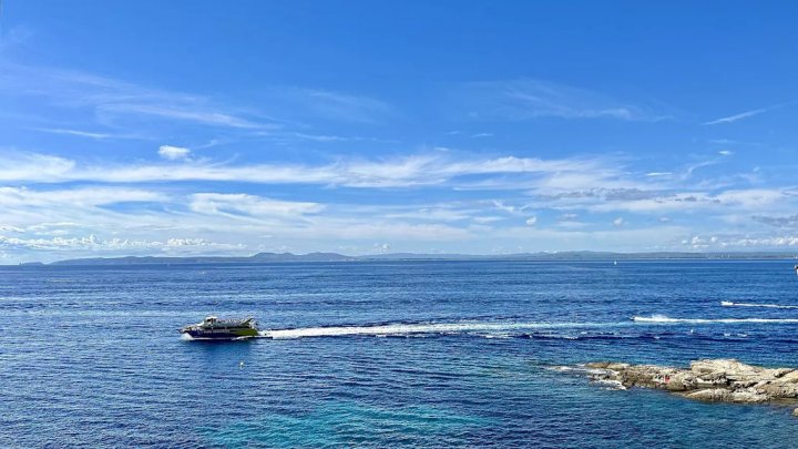 Apartamento en venta – Vista al mar y piscina – en Roses, Costa Brava