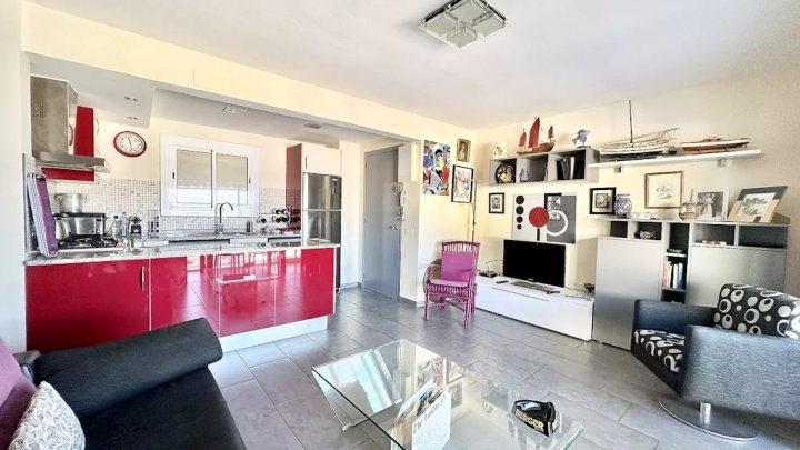 Apartamento en venta – Vista al mar y piscina – en Roses, Costa Brava