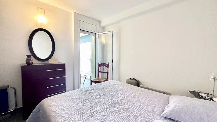 Apartamento en venta – Vista al mar y piscina – en Roses, Costa Brava