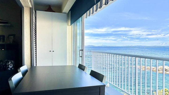 Apartamento en venta – Vista al mar y piscina – en Roses, Costa Brava