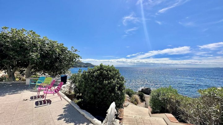 Apartamento en venta – Vista al mar y piscina – en Roses, Costa Brava